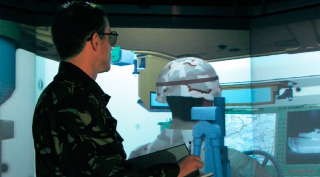 Ingenieros visualizan imágenes estereoscópicas 3D de prototipos de vehículos militares antes de fabricarlos con Siemens PLM. Case Study en inglés. 